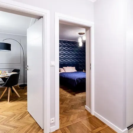 Elegant, Comfortable In The Heart Of Warsaw! Apartamento Varsóvia