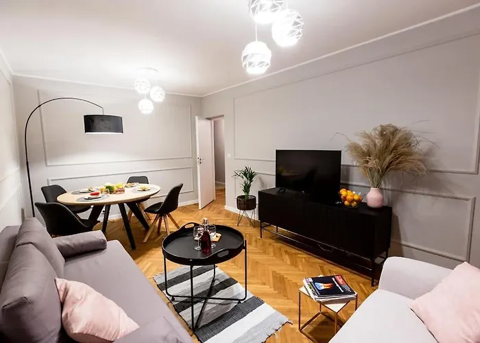 Elegant, Comfortable In The Heart Of Warsaw! Appartement