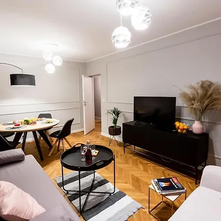 Elegant, Comfortable In The Heart Of Warsaw! شقة